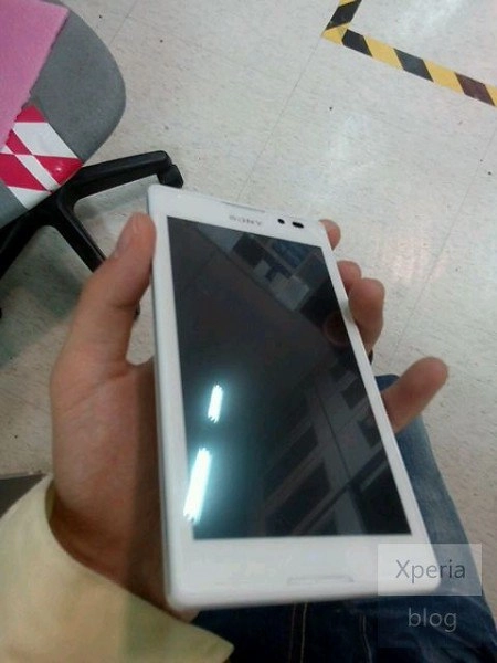 Smartphone xperia lạ với màn hình 43 inch của sony - 1