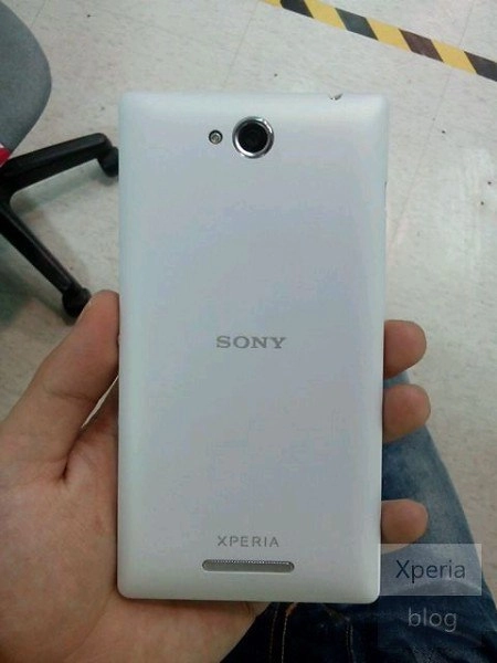 Smartphone xperia lạ với màn hình 43 inch của sony - 4