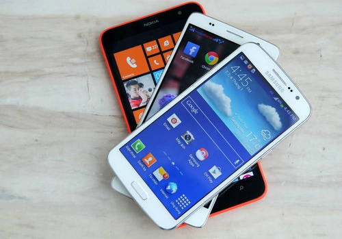 So sánh bộ ba smartphone màn hình lớn giá tốt - 1