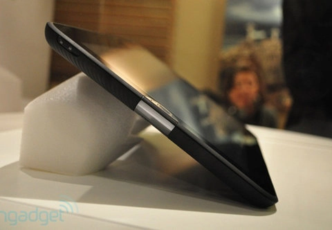 Tablet chạy windows 7 của toshiba tại mwc 2011 - 3