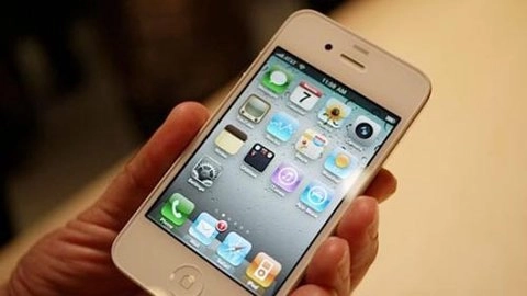 Teen bán vỏ iphone 4 màu trắng bị apple kiện - 1