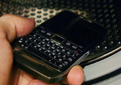 Thử độ bền của nokia e71 - 4