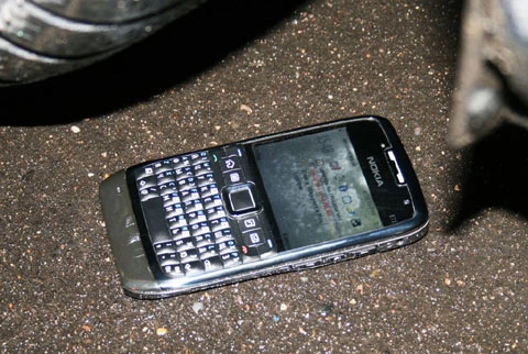 Thử độ bền của nokia e71 - 10