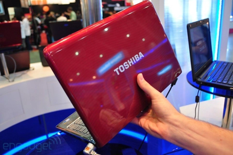 Toshiba làm mới thiết kế dòng satellite - 6