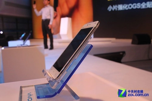 Trung quốc lại xô đổ kỷ lục smartphone mỏng nhất thế giới - 2