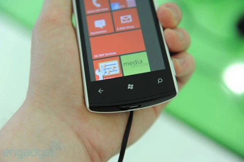 Windows phone đầu tiên của acer - 4