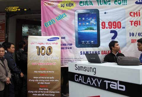 Xếp hàng chờ mua galaxy tab - 2