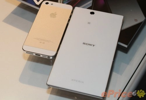Xperia z ultra đọ kích thước với note ii s4 và iphone 5 - 6