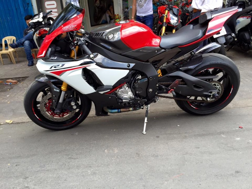 Yamaha r1 2015 trang bị đồ chơi gần 200 triệu đồng tại sài gòn - 1