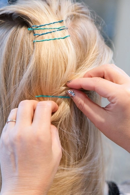 3 kiểu tóc búi sang chảnh dễ làm cho phong cách đầu năm mới - 5