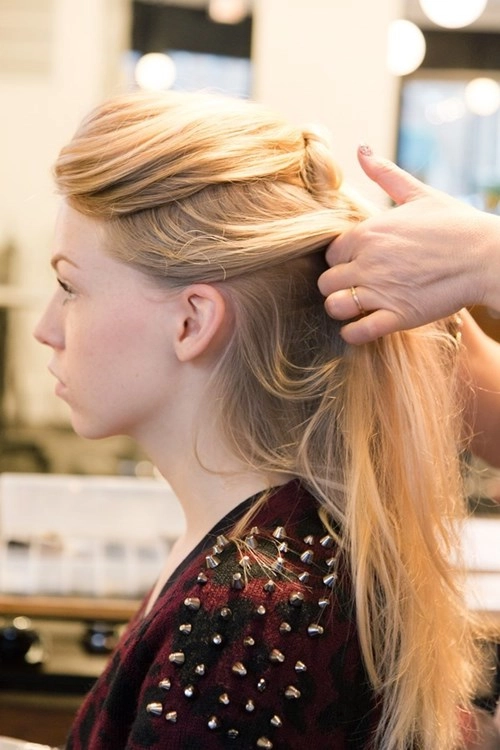 3 kiểu tóc búi sang chảnh dễ làm cho phong cách đầu năm mới - 18