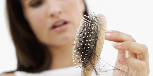 9 thói quen hàng ngày đang huỷ hoại mái tóc bạn - 1