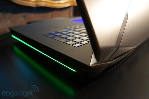 Ảnh thực tế laptop alienware 18 - 9