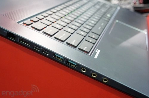 Ảnh thực tế laptop chơi game msi gs70 - 8