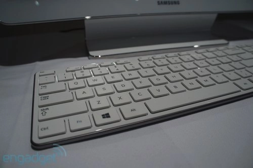 Ảnh thực tế máy tính samsung ativ one 5 style - 3