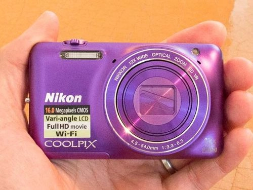 Ảnh thực tế nikon coolpix s6600 với màn hình lật xoay - 1