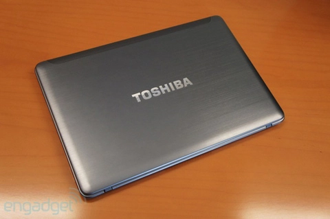 Ảnh ultrabook 14 inch của toshiba - 2