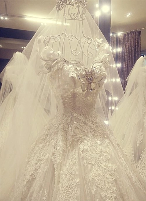 Các bộ váy cưới trị giá gần 600 triệu của thúy diễm có gì - 14