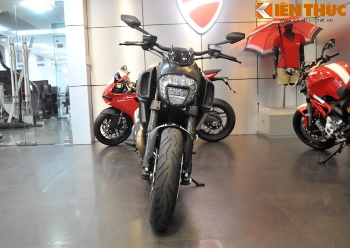Cận cảnh ducati diavel carbon phiên bản trắng tại hà nội - 3