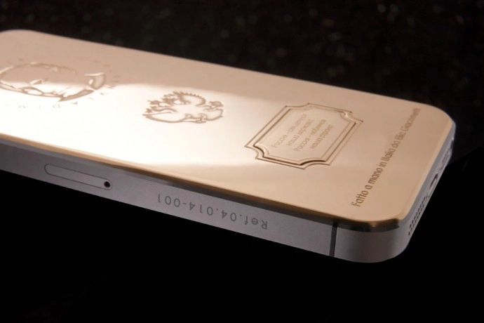 Cận cảnh iphone 5s mạ vàng in hình tổng thống putin có giá 4000 usd - 2
