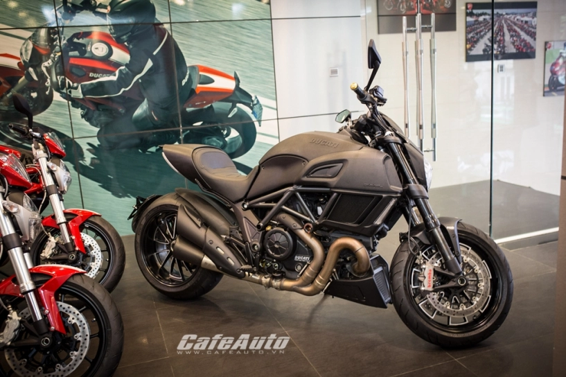 Cận cảnh từng chi tiết ducati diavel 2015 tại việt nam - 4