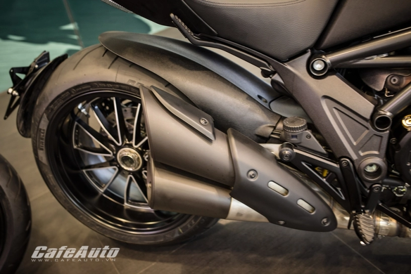 Cận cảnh từng chi tiết ducati diavel 2015 tại việt nam - 13