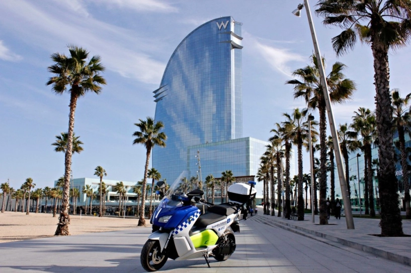 Cảnh sát barcelona trang bị siêu xe điện bmw c evolution - 8
