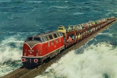 Cảnh tàu hỏa chạy giữa biển ở châu âu - 1