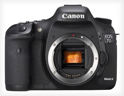 Canon 7d mark ii có giá 2200 usd - 1