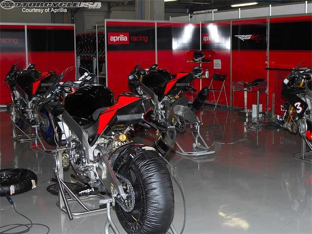 Chùm ảnh aprilia racing rsv4r world superbike - 10