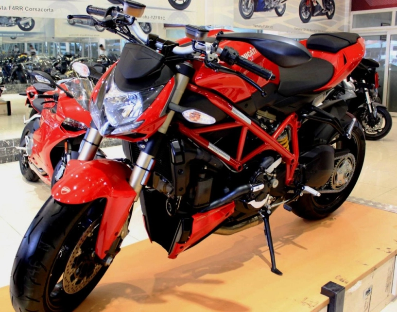 Clip ducati streetfighter 848 tại showroom motor sport - 1