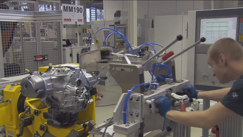 clip quy trình sản xuất và lắp ráp các dòng xe bmw tại nhà máy - 3