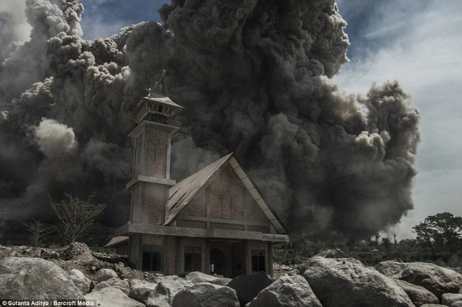 Cuộc sống đau thương dưới chân núi lửa phun trào ở indonesia - 2