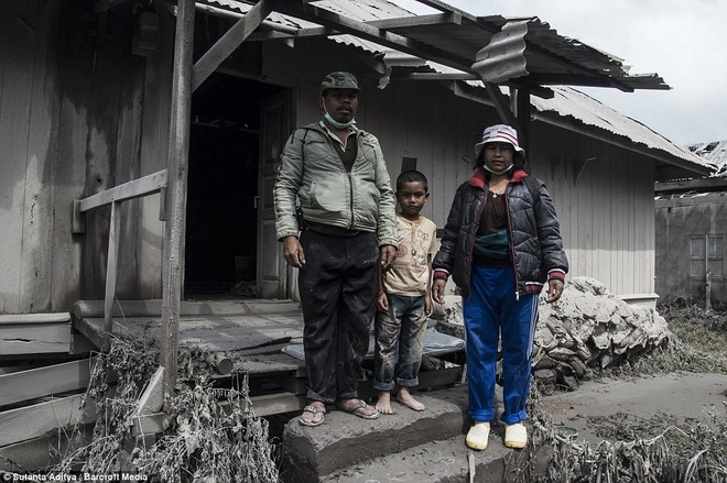 Cuộc sống đau thương dưới chân núi lửa phun trào ở indonesia - 8