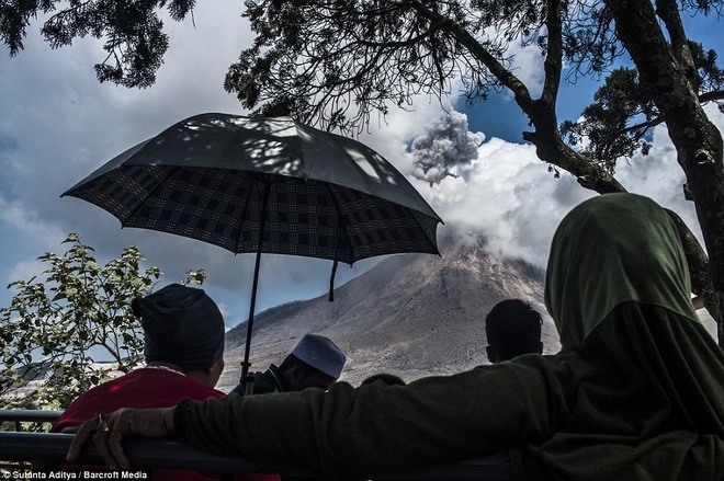 Cuộc sống đau thương dưới chân núi lửa phun trào ở indonesia - 9
