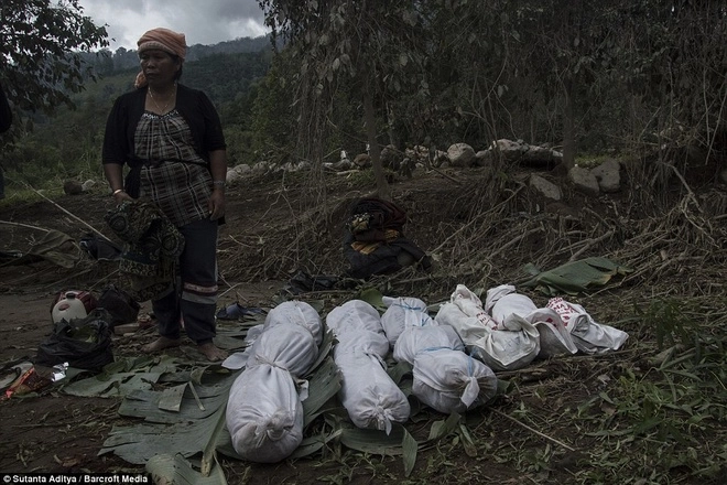 Cuộc sống đau thương dưới chân núi lửa phun trào ở indonesia - 10