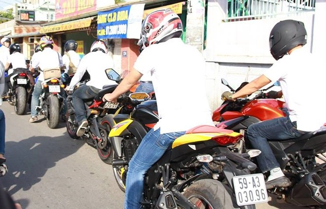 Dàn môtô hộ tống chú rể biker đi rước dâu tại sài gòn - 3