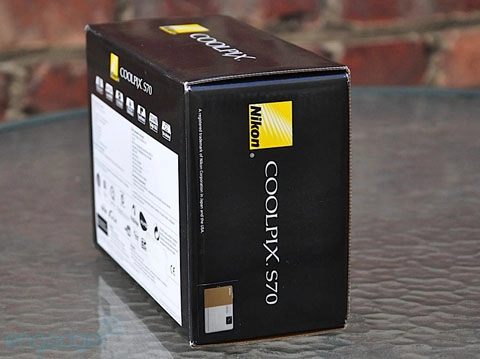 đập hộp camera cảm ứng của nikon - 1