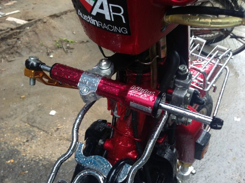 Dream đỏ độ chất cùng dàn xe khủng trong nhà - 4