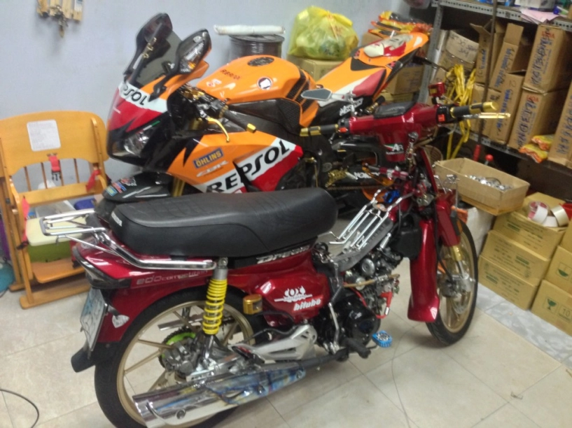 Dream đỏ độ chất cùng dàn xe khủng trong nhà - 13