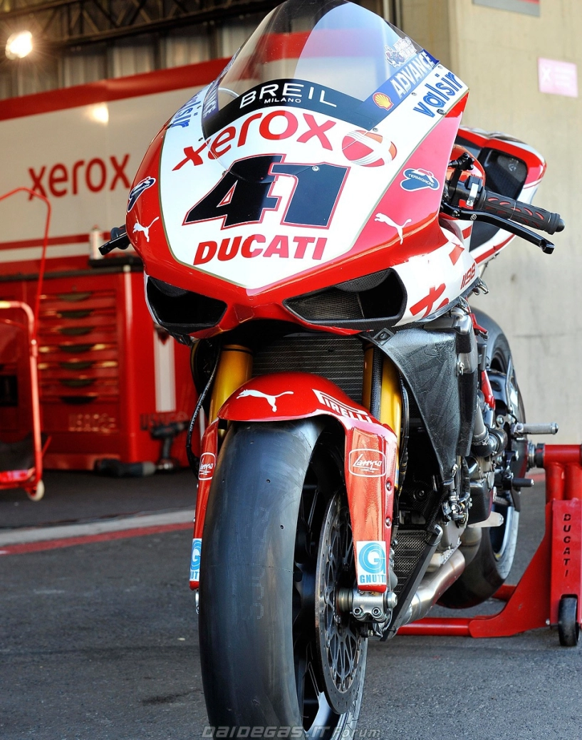 Ducati 1198 độc lạ trên sân đua - 7