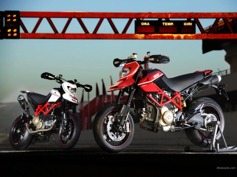 Ducati hypermotard 1100evo chú cào cào đường phố - 10