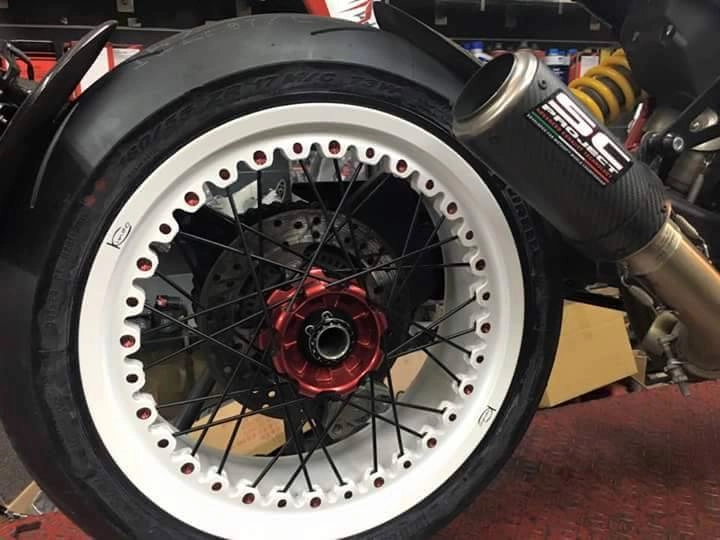 Ducati hypermotard cực chất trong một bản độ hoàn hảo - 8