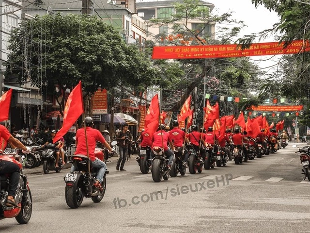 Hàng chục xe mô tô pkl tham gia diễu hành ở hải phòng - 2