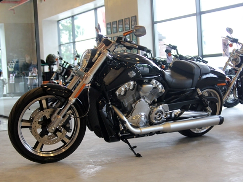 Harley-davidson v-rod muscle mạnh mẽ cùng cổ máy hợp tác với porsche - 2