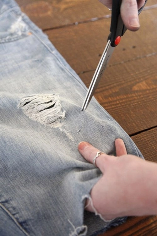 hô biến chiếc quần jeans cũ trở thành chiếc quần không đụng hàng - 4