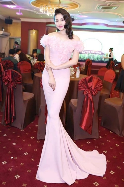 Hoa hậu đặng thu thảo mặc váy nhái của marchesa - 6