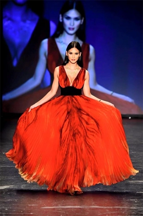 Hoa hậu hoàn vũ 2015 bị chê catwalk như đi chợ - 1
