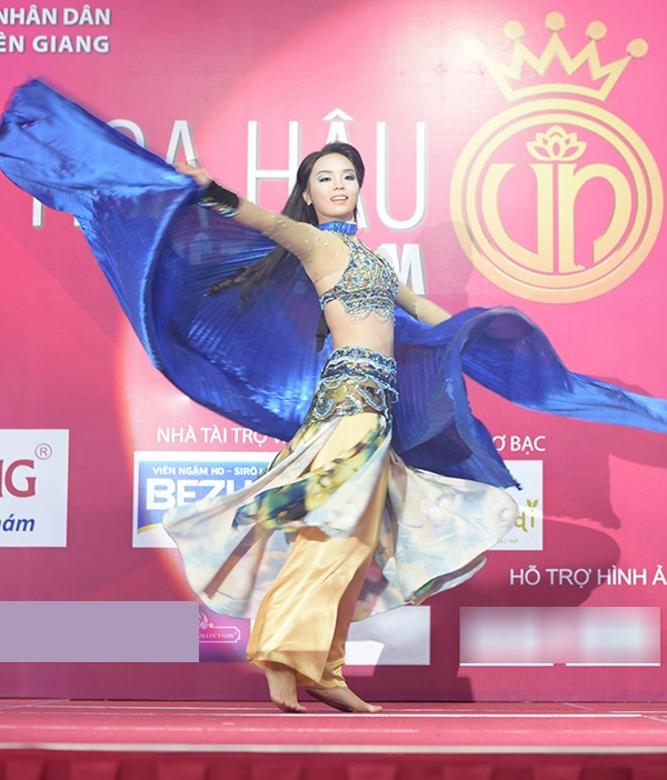 Hoa hậu việt nam 2014 trổ tài diễn ảo thuật - 7