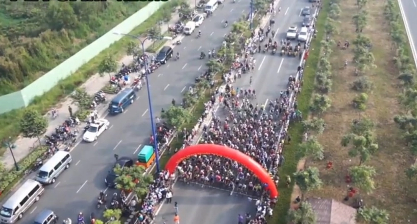Hội mô tô tphcm dẫn đoàn đua xe đạp nhìn từ flycam - 1